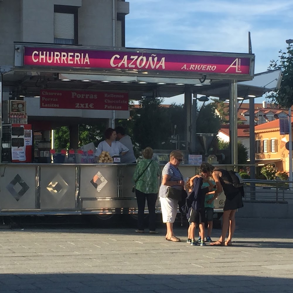 Mostrador de la Churrería Cazoña en Noja con churros recién hechos