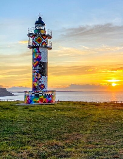 Faro de Ajo o mirador de la costa cántabra con vistas al mar