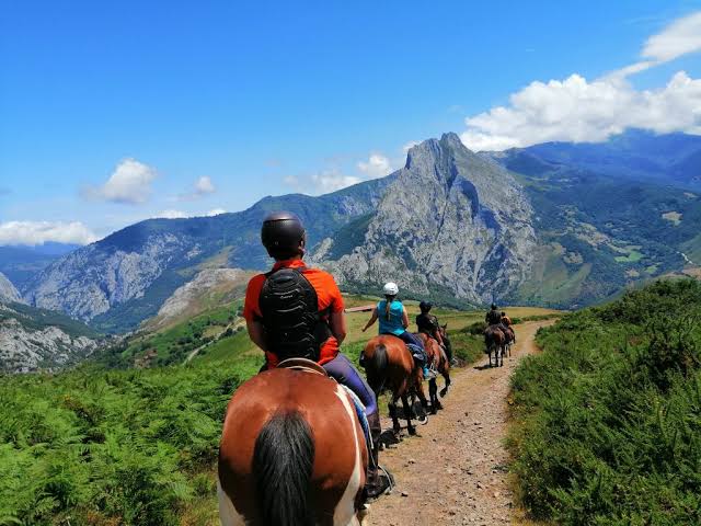 Rutas a caballo en Cantabria: dónde montar cerca de Bareyo
