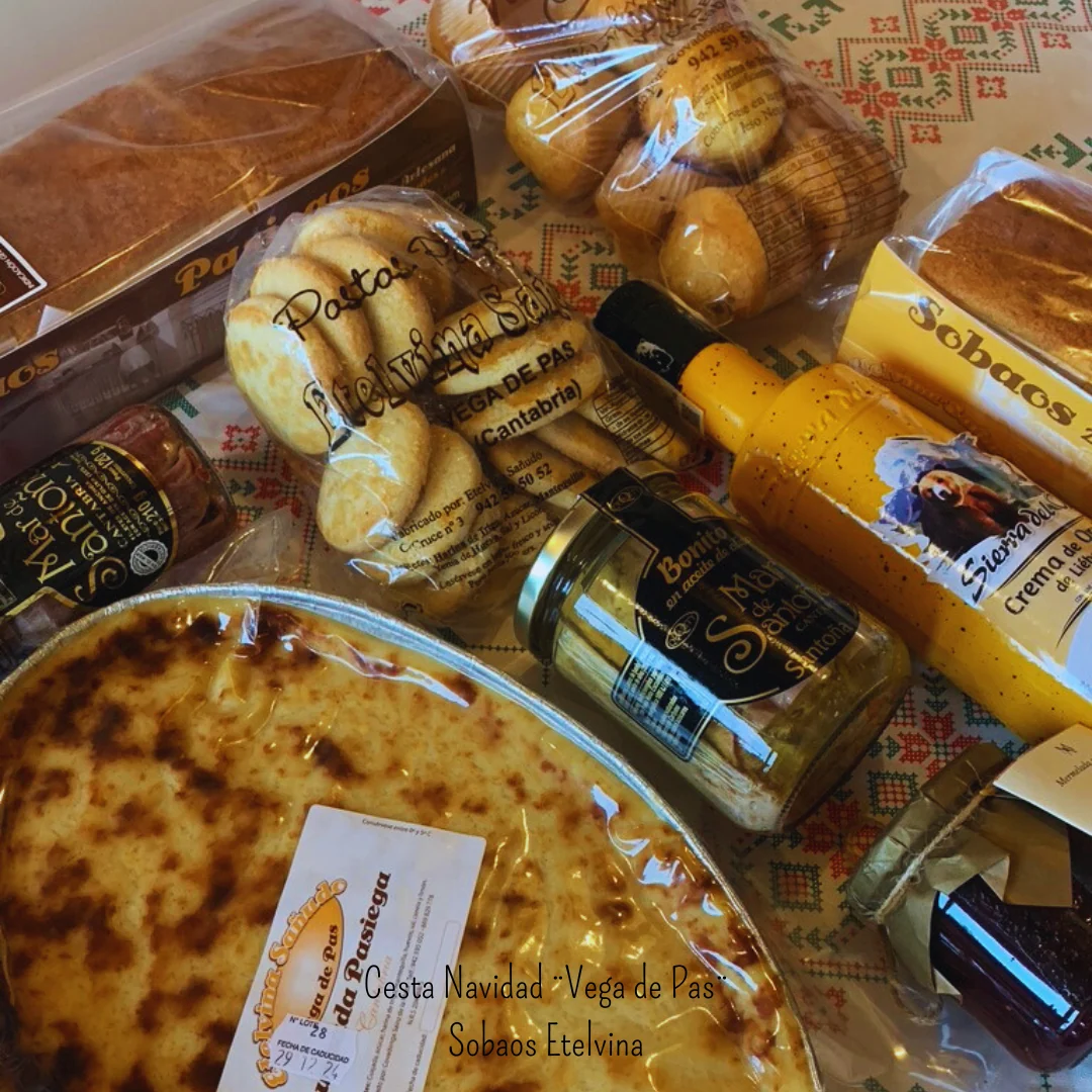 Horno tradicional del obrador Etelvina Sañudo en Vega de Pas con una quesada recién horneada