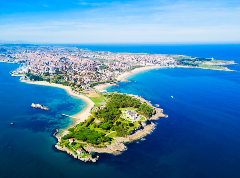 Vista general de la bahía de Santander con el paseo marítimo, como imagen de contexto para la ruta de museos