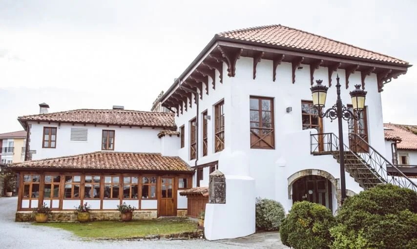 Fachada o comedor del restaurante Cenador de Amós en Villaverde de Pontones