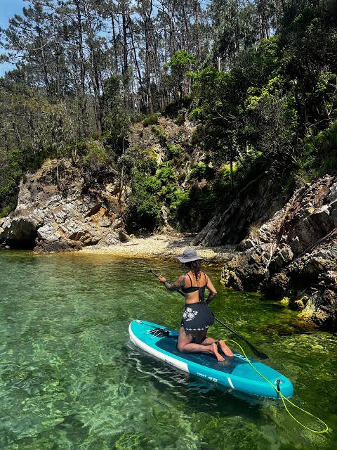 Kayak o paddle surf en aguas tranquilas de una ría cántabra