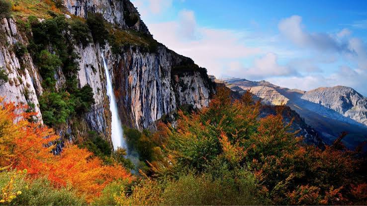 Parque Natural Collados del Asón: cascada del Nacimiento del Asón o Circo de Hondojón