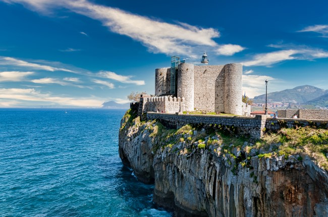 Castillos y torres medievales de Cantabria